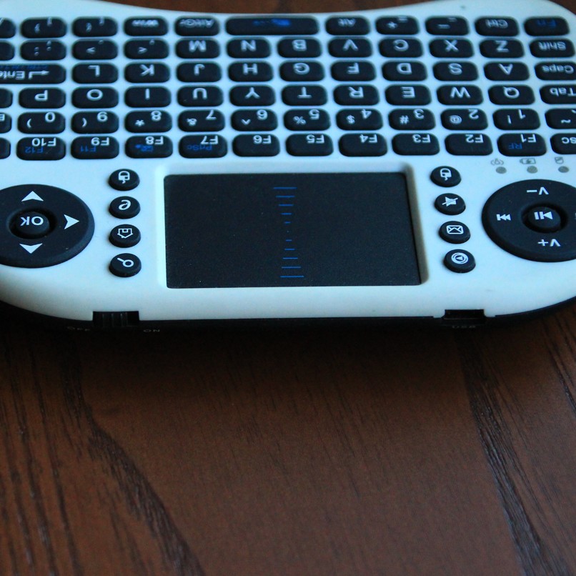 Mini PC Klawiaturka bezprzewodowa z touchpadem